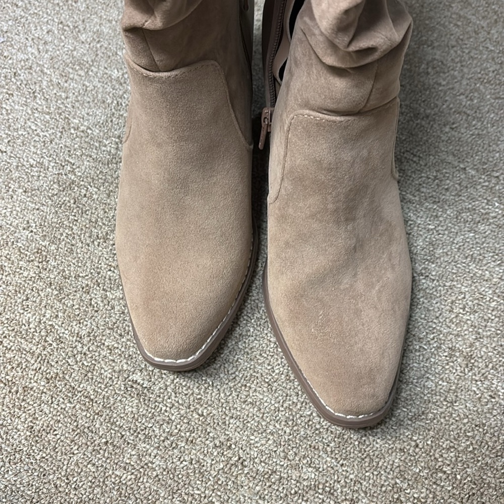 Knee high boots - Picture 3 of 3